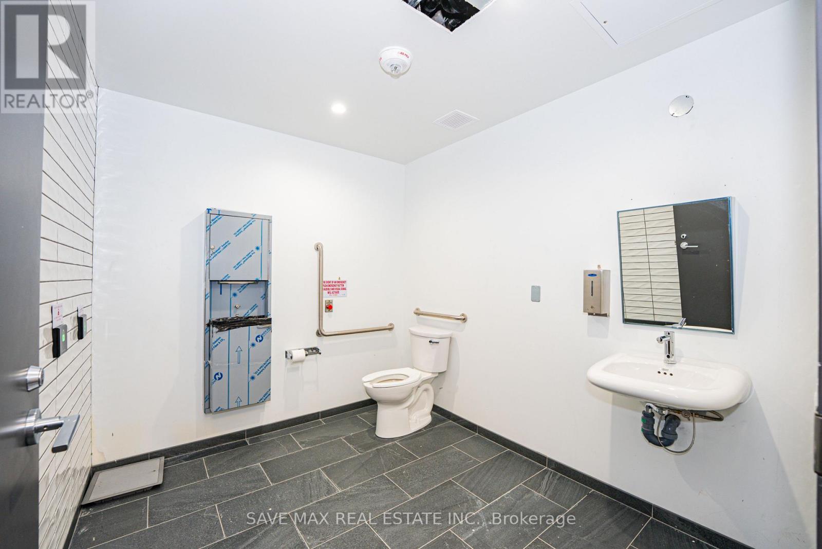 410 - 996 Martin Grove Road Property Photo 10