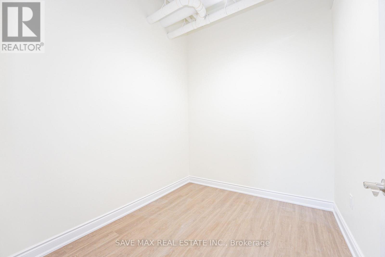 410 - 996 Martin Grove Road Property Photo 21