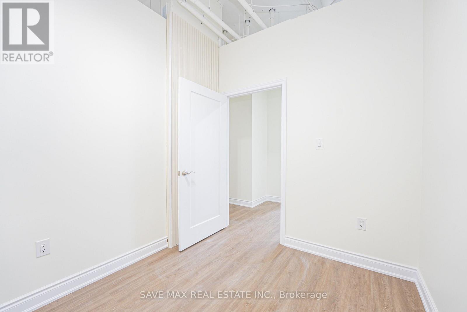 410 - 996 Martin Grove Road Property Photo 22