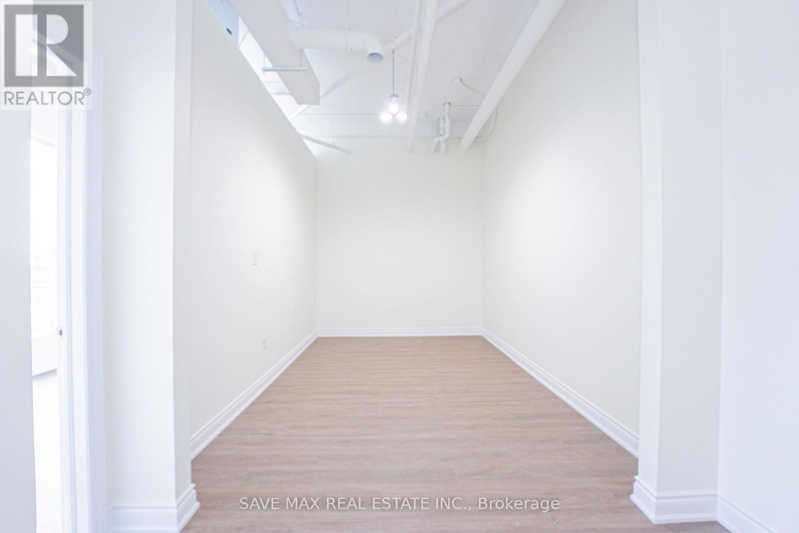 410 - 996 Martin Grove Road Property Photo 24