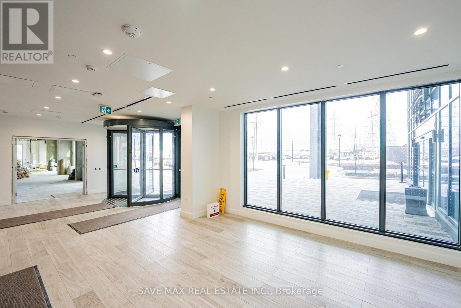 410 - 996 Martin Grove Road Property Photo 27