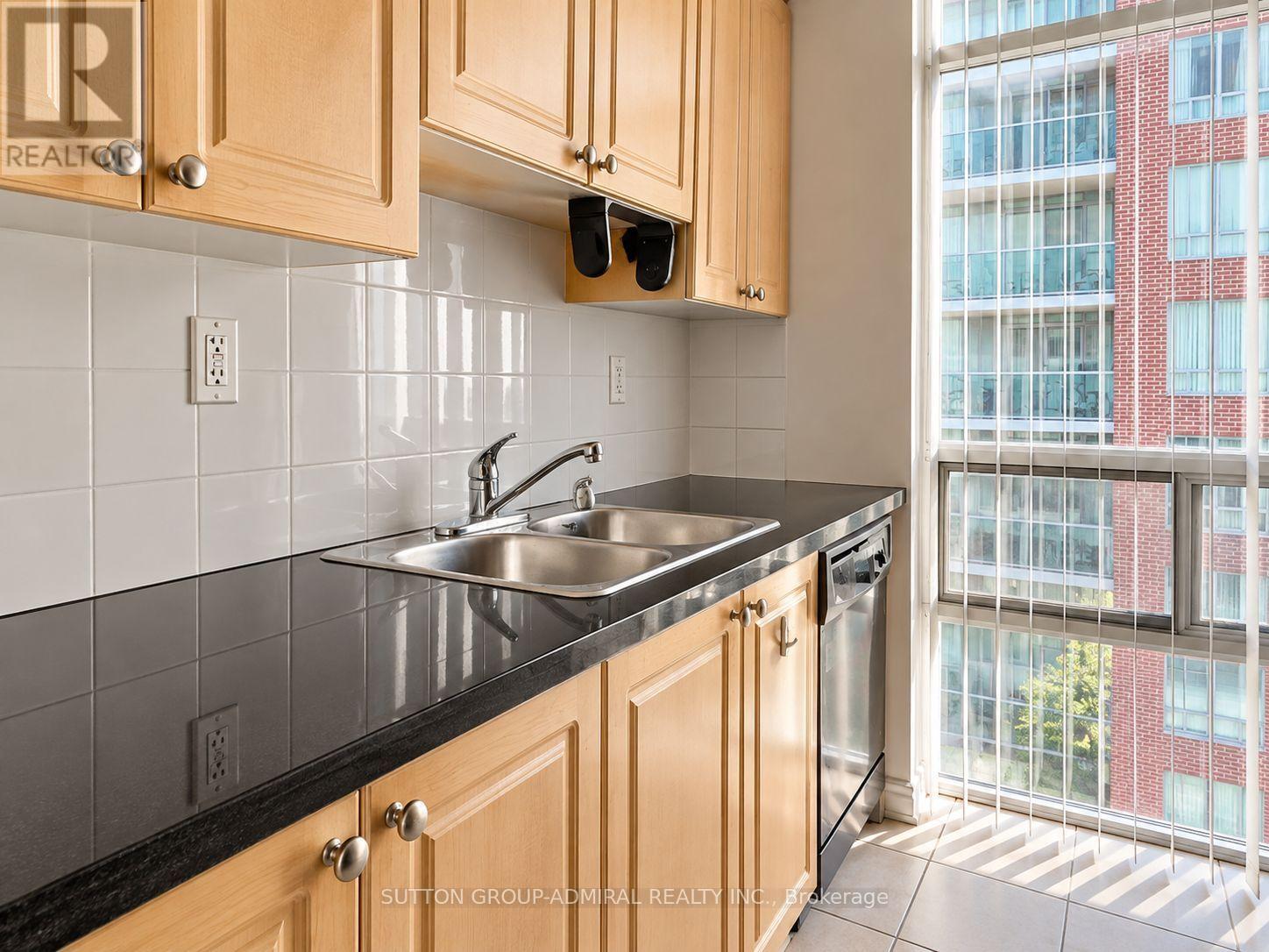 1007 - 5 Michael Power Place Property Photo 7