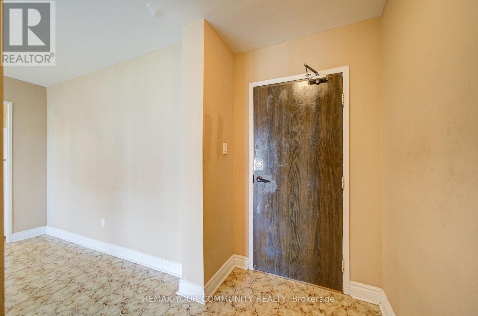 711 - 19 Four Winds Drive Property Photo 6