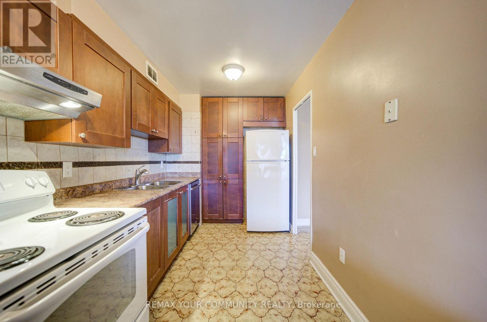711 - 19 Four Winds Drive Property Photo 15