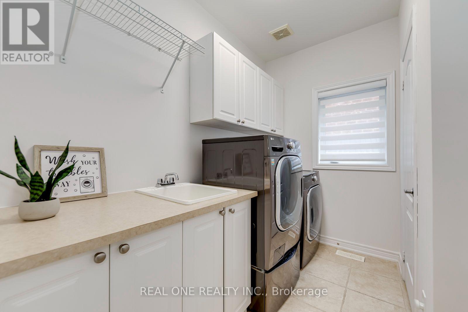 2456 Bon Echo Drive Property Photo 23