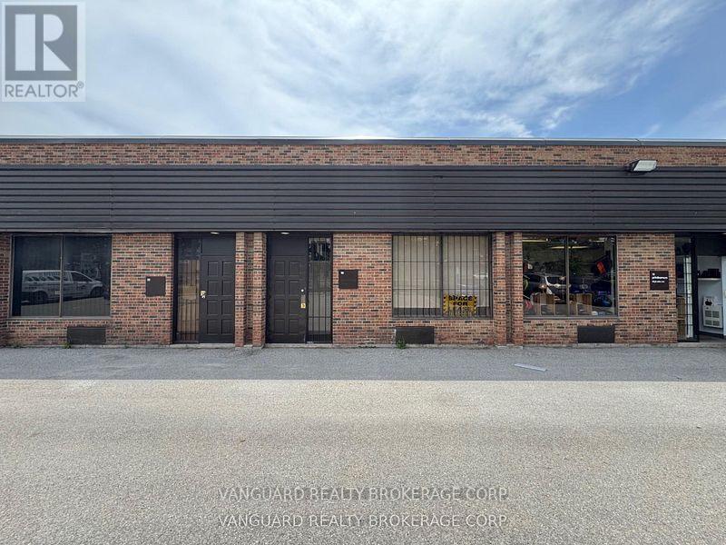 14 - 877 ALNESS STREET Property Photo 1