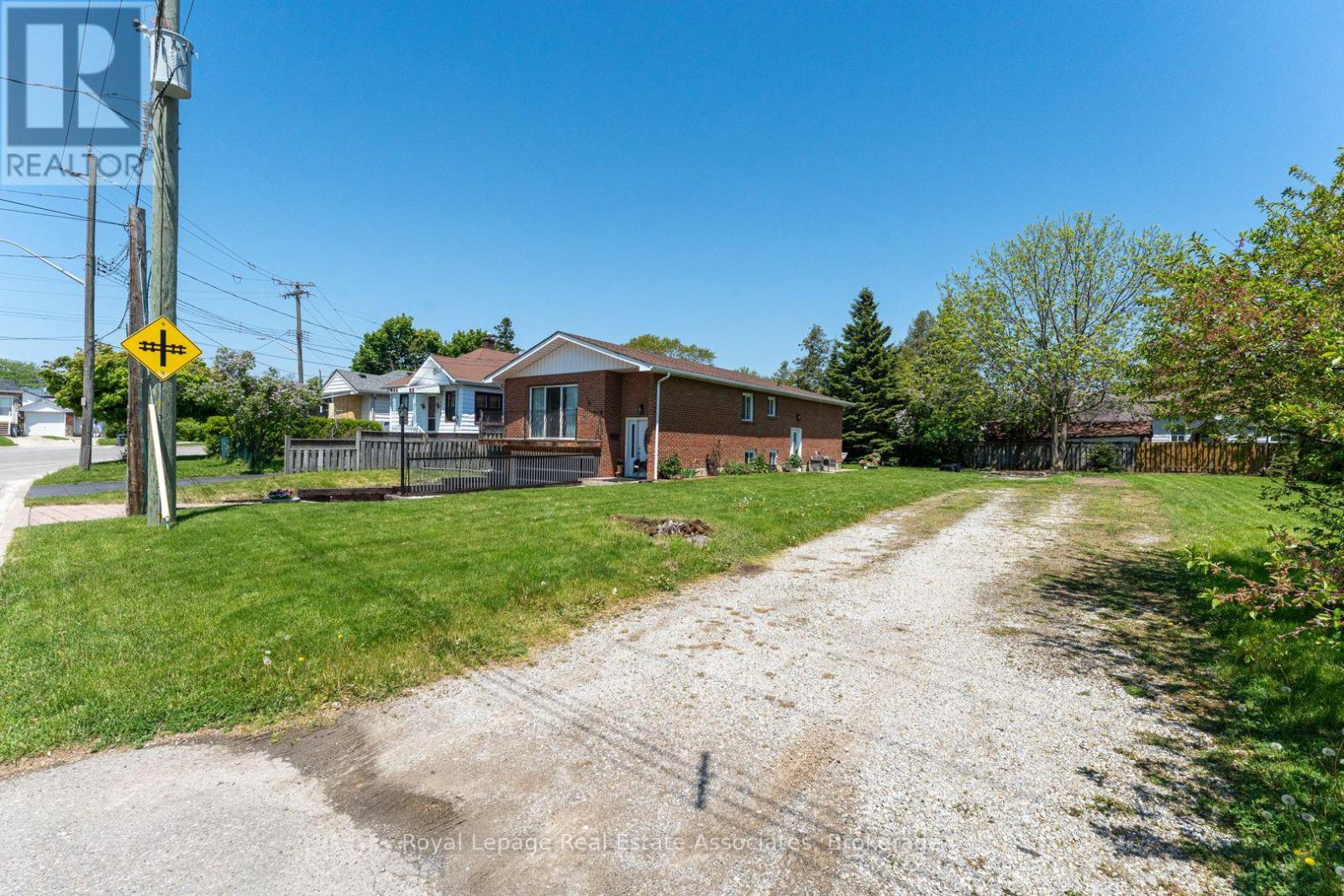 1067 Alexandra Avenue Property Photo 10