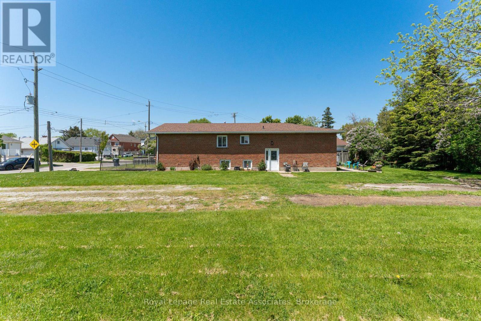 1067 Alexandra Avenue Property Photo 15