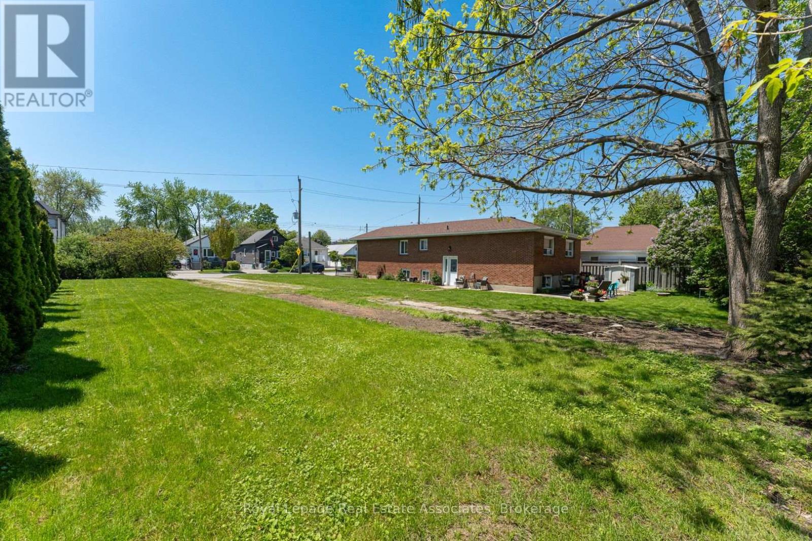 1067 Alexandra Avenue Property Photo 16