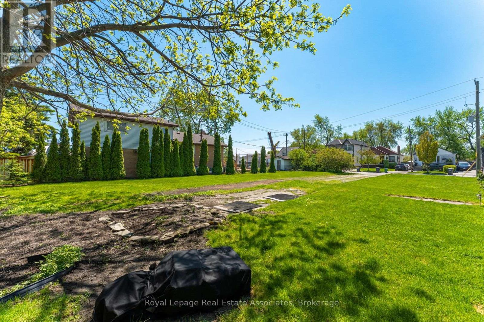 1067 Alexandra Avenue Property Photo 19