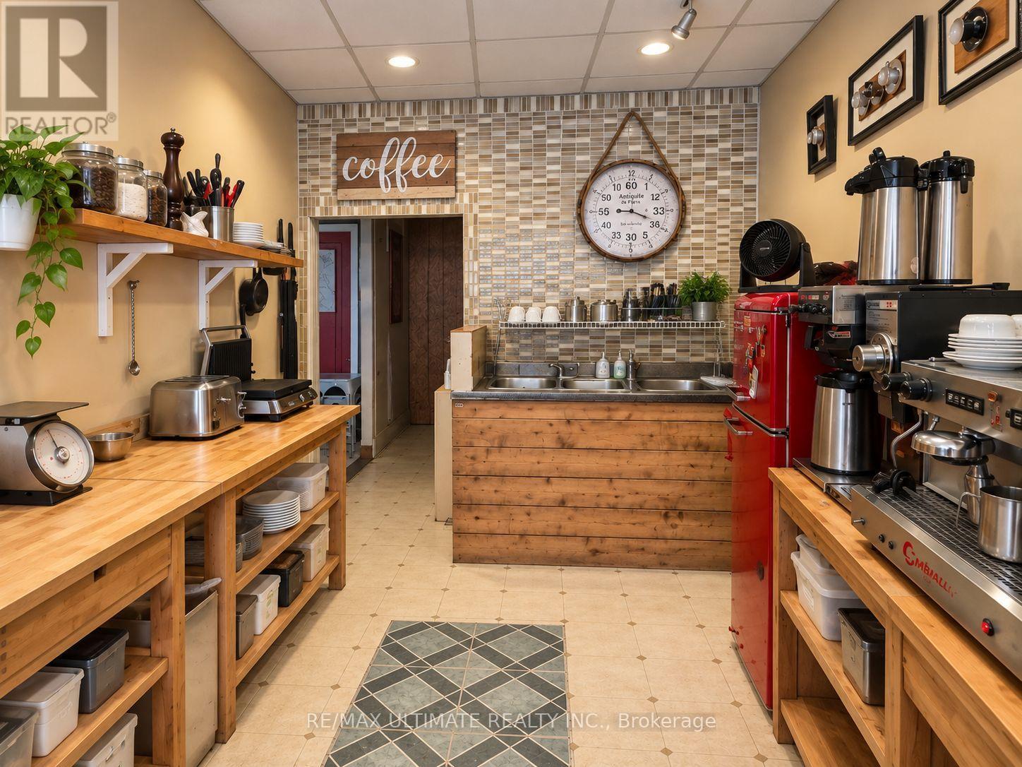 2857 Lake Shore Boulevard W Property Photo 5
