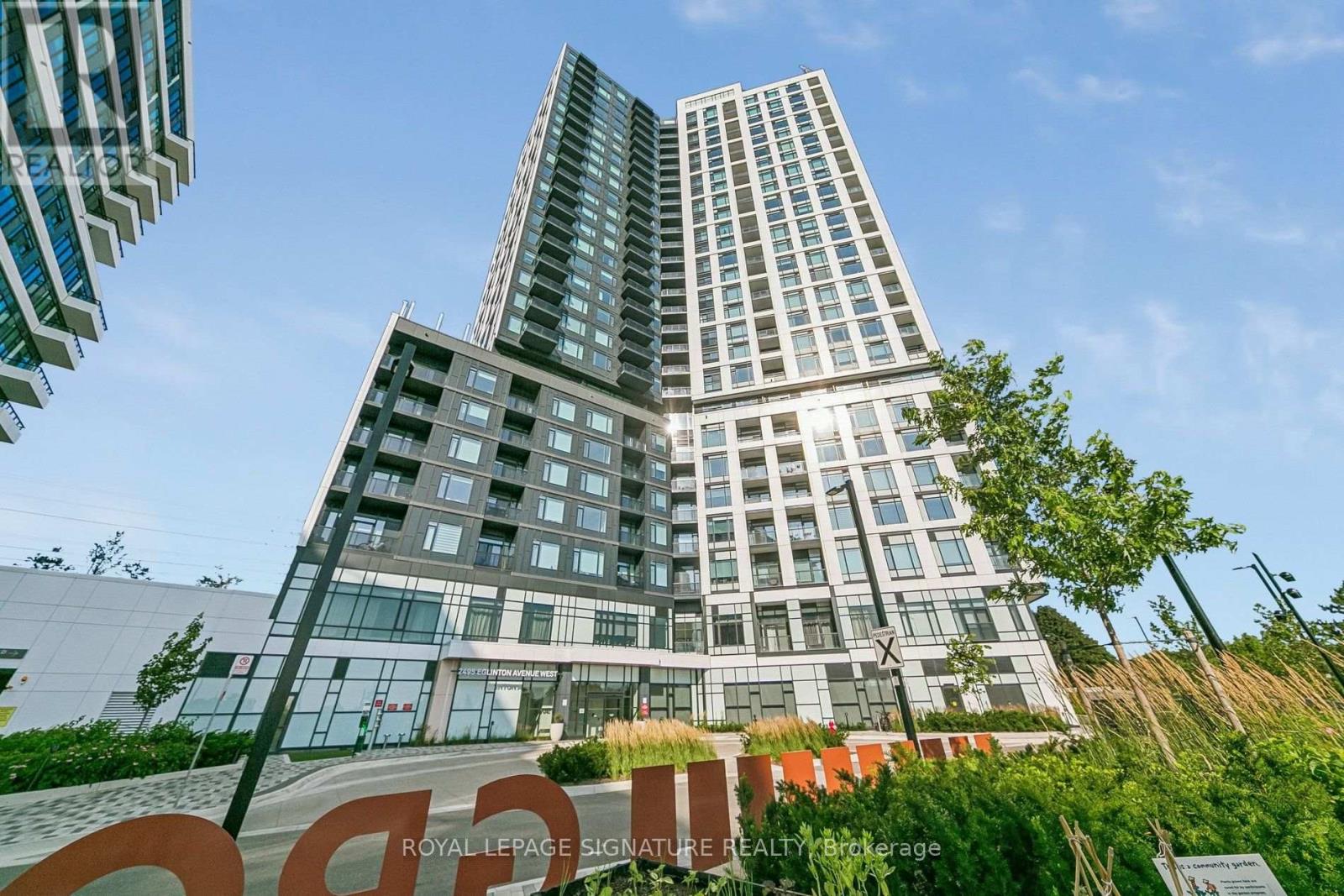 2503 - 2495 Eglinton Avenue W Photo de la propriété 1