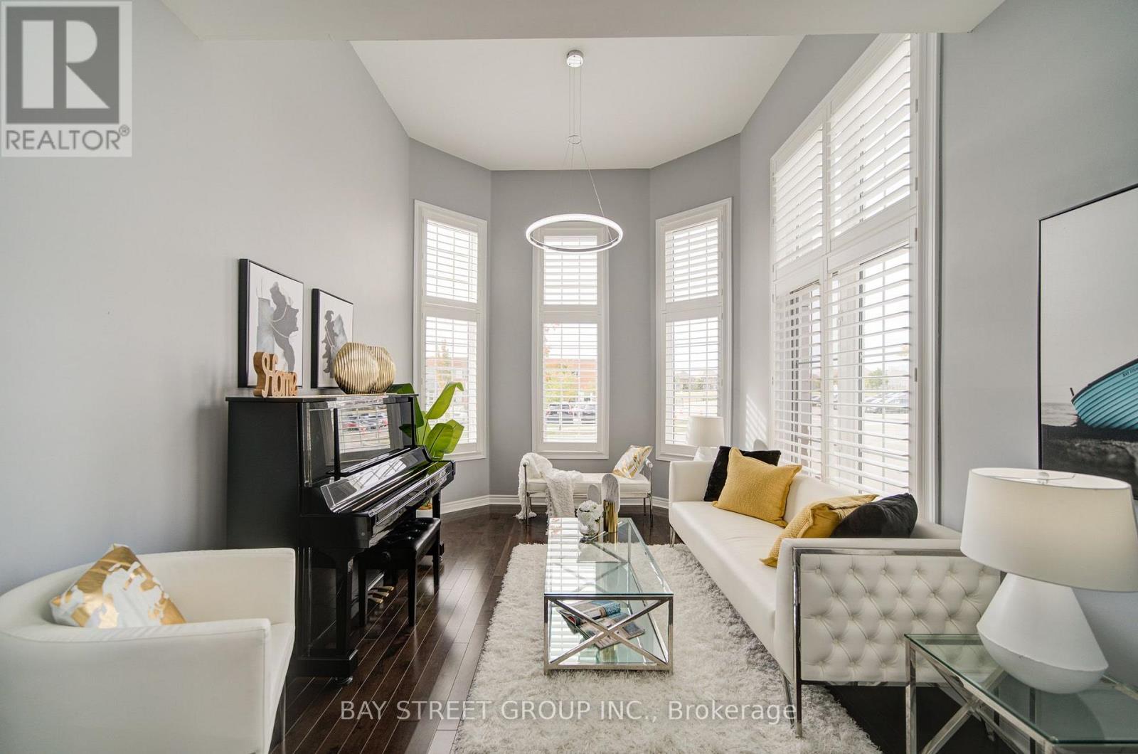382 Begonia Gardens Property Photo 4