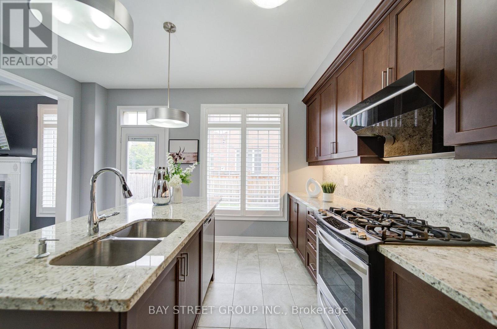 382 Begonia Gardens Property Photo 11