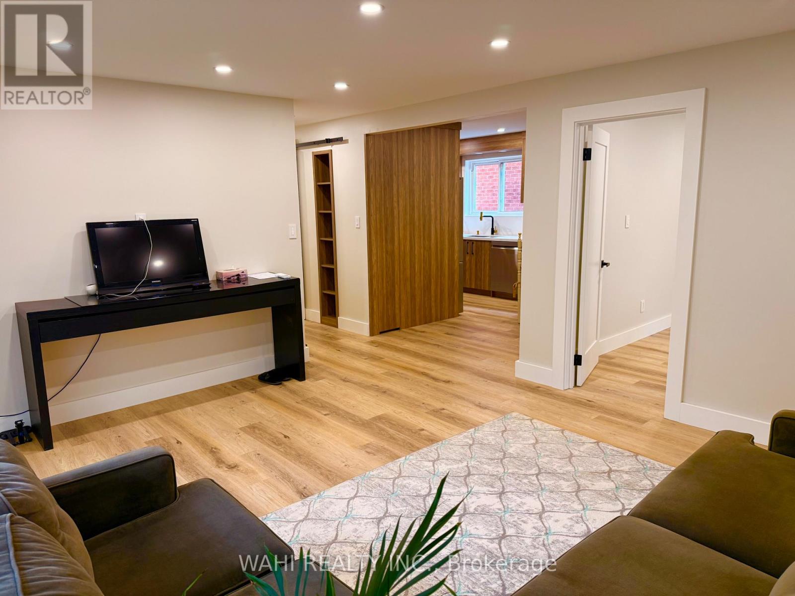 Unit 2 - 24 Lloyd George Avenue Property Photo 6
