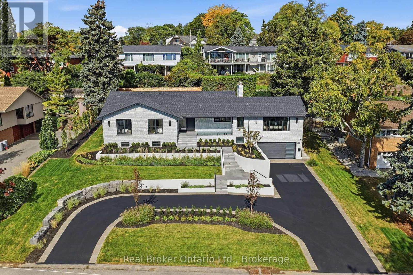 841 Danforth Place Property Photo 2