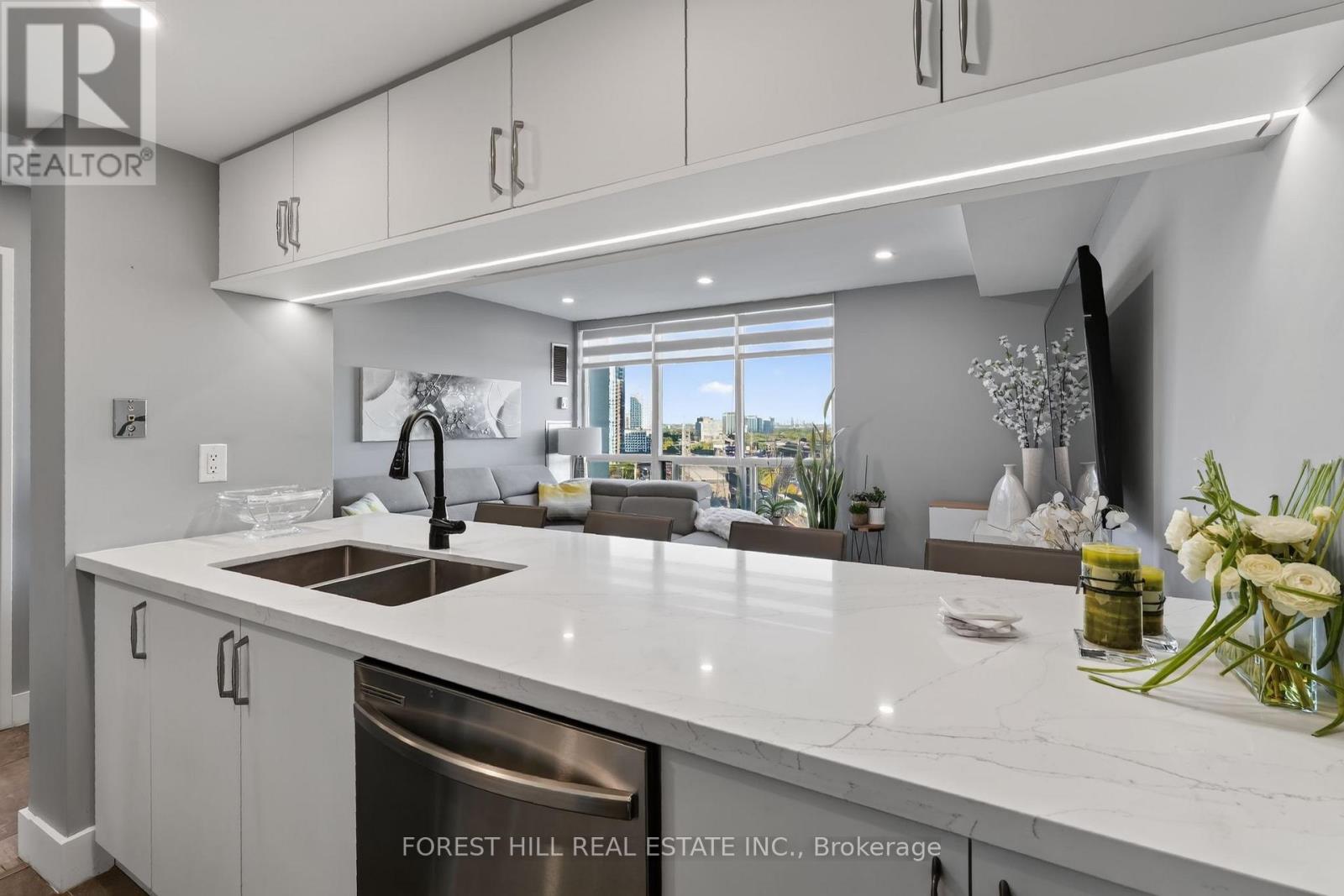 1407 - 101 Subway Crescent Property Photo 5