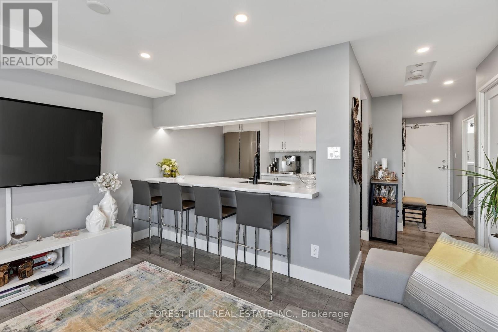 1407 - 101 Subway Crescent Property Photo 6