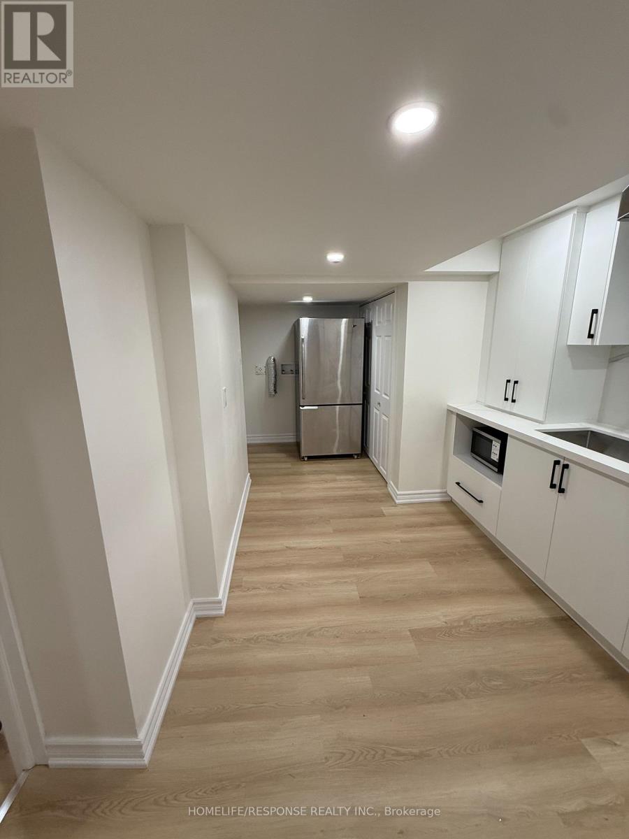 208 Lake Promenade Property Photo 3