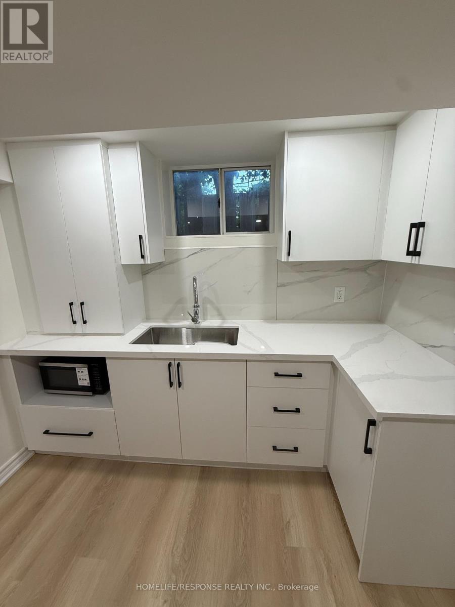 208 Lake Promenade Property Photo 4