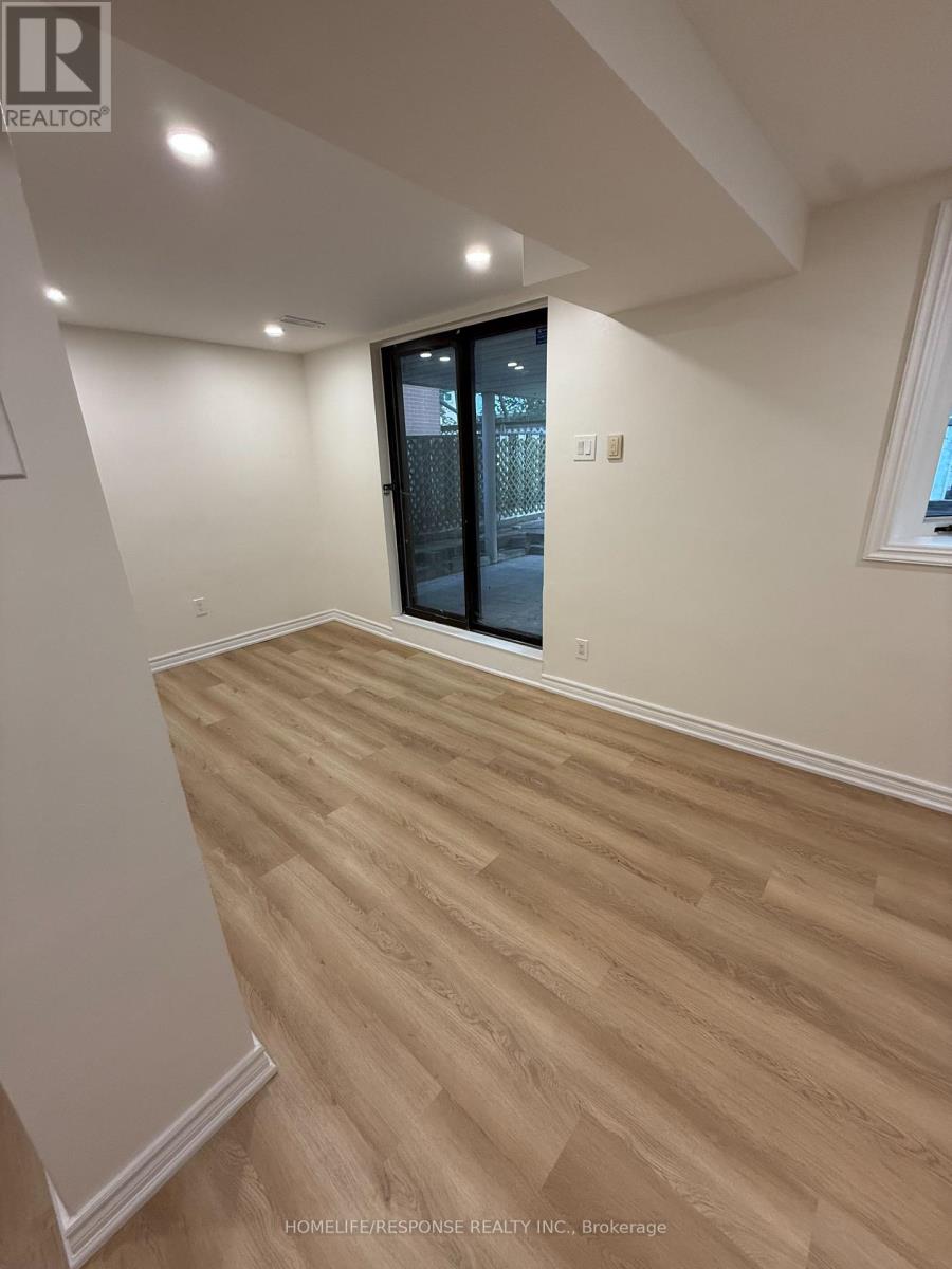 208 Lake Promenade Property Photo 8
