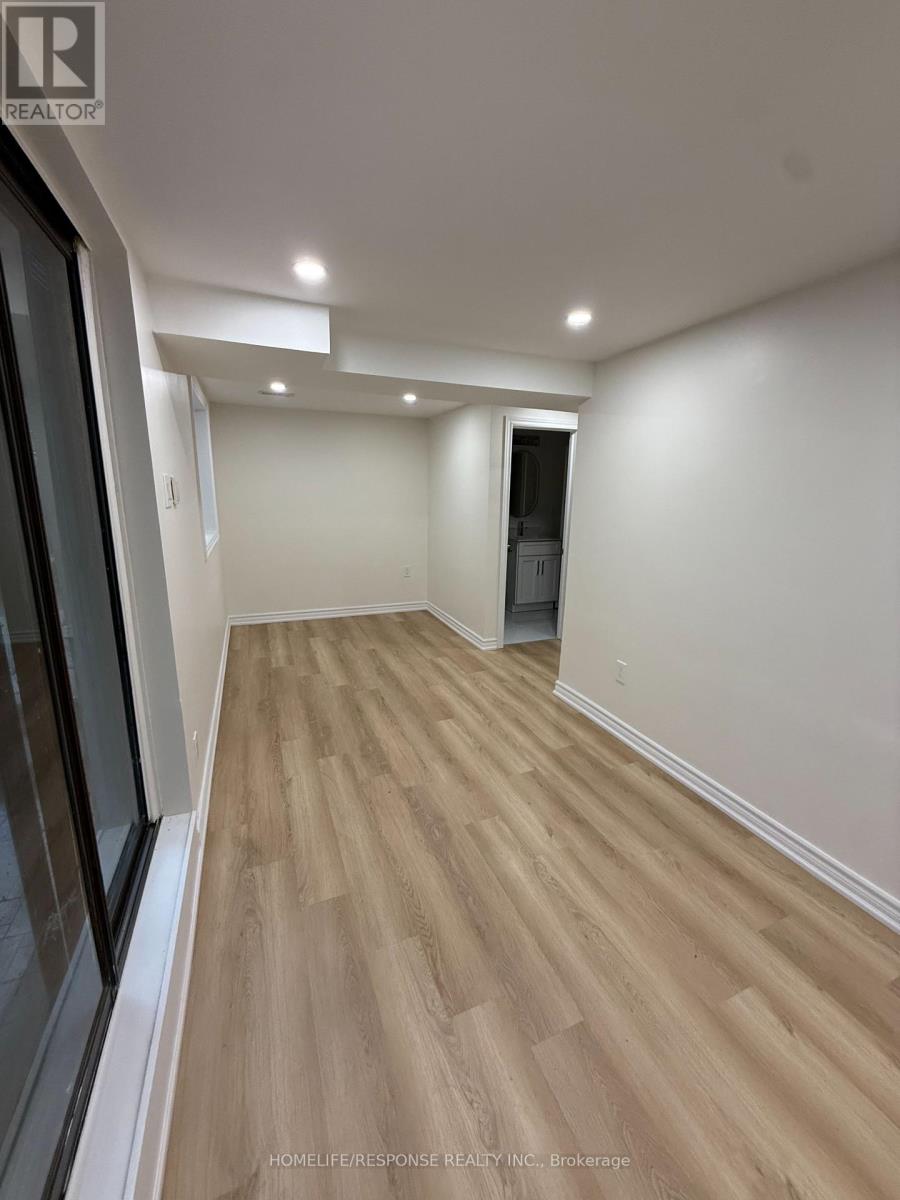 208 Lake Promenade Property Photo 9