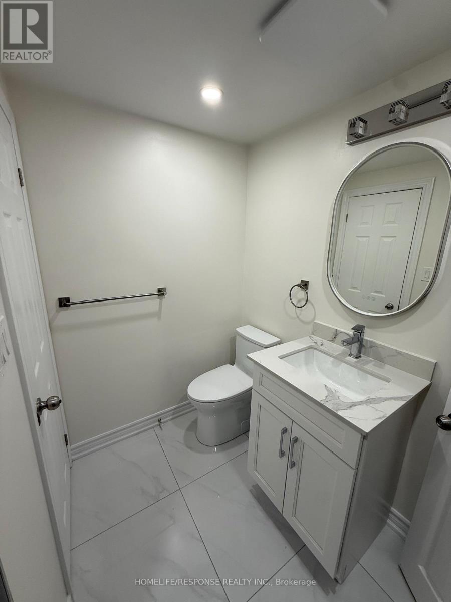 208 Lake Promenade Property Photo 13