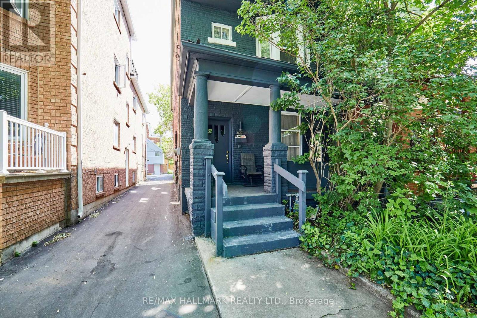 837 Gladstone Avenue Property Photo 3