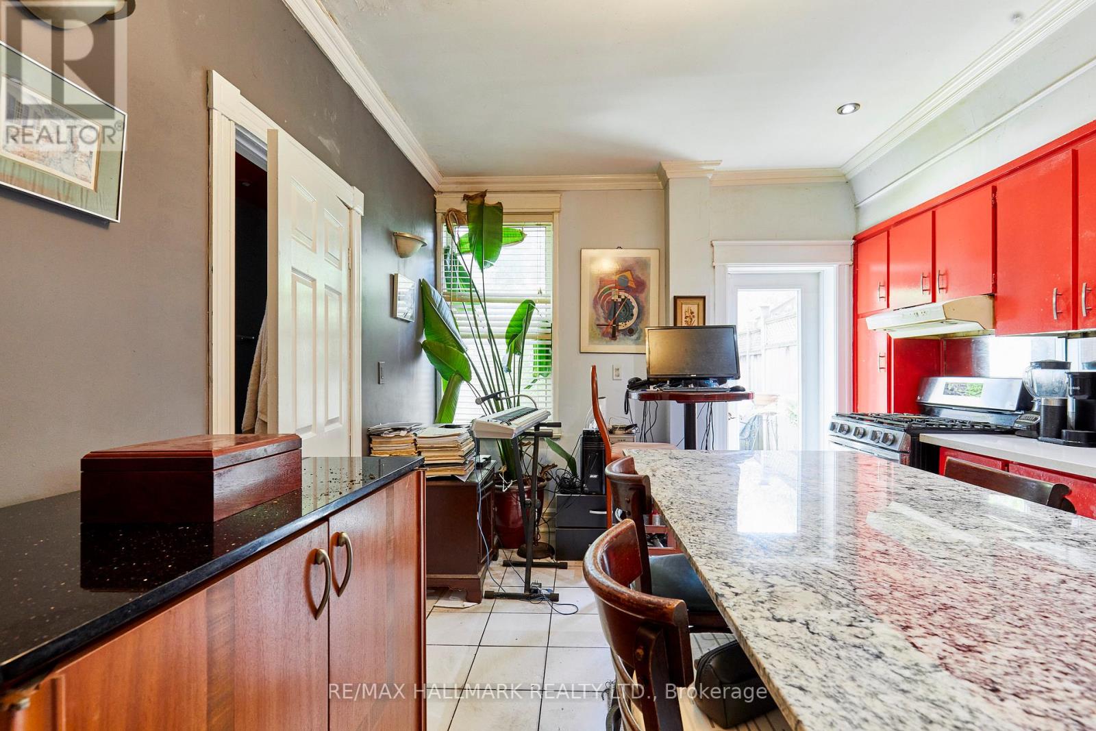 837 Gladstone Avenue Property Photo 8