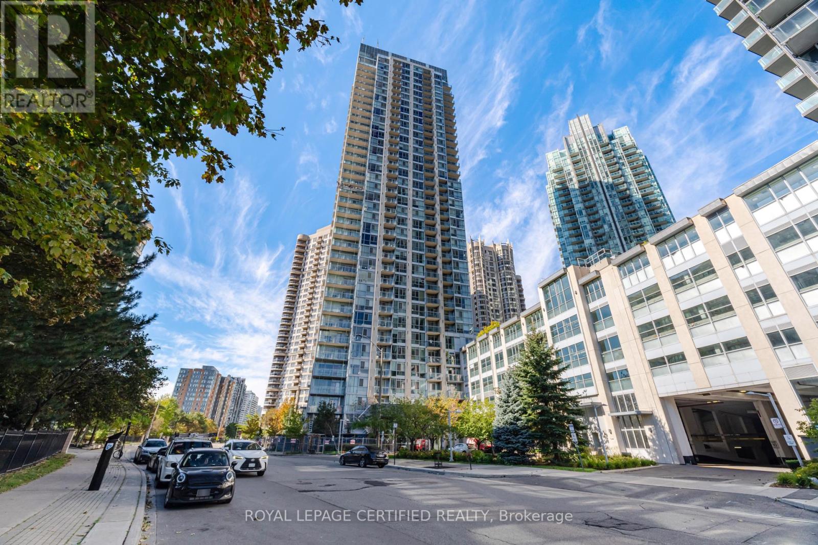 805 - 225 Webb Drive Photo de la propriété 1