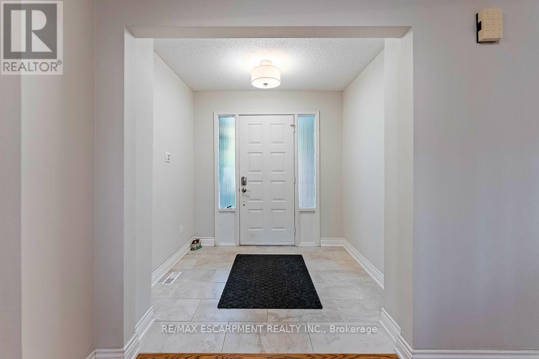 1149 Mesa Crescent Property Photo 5