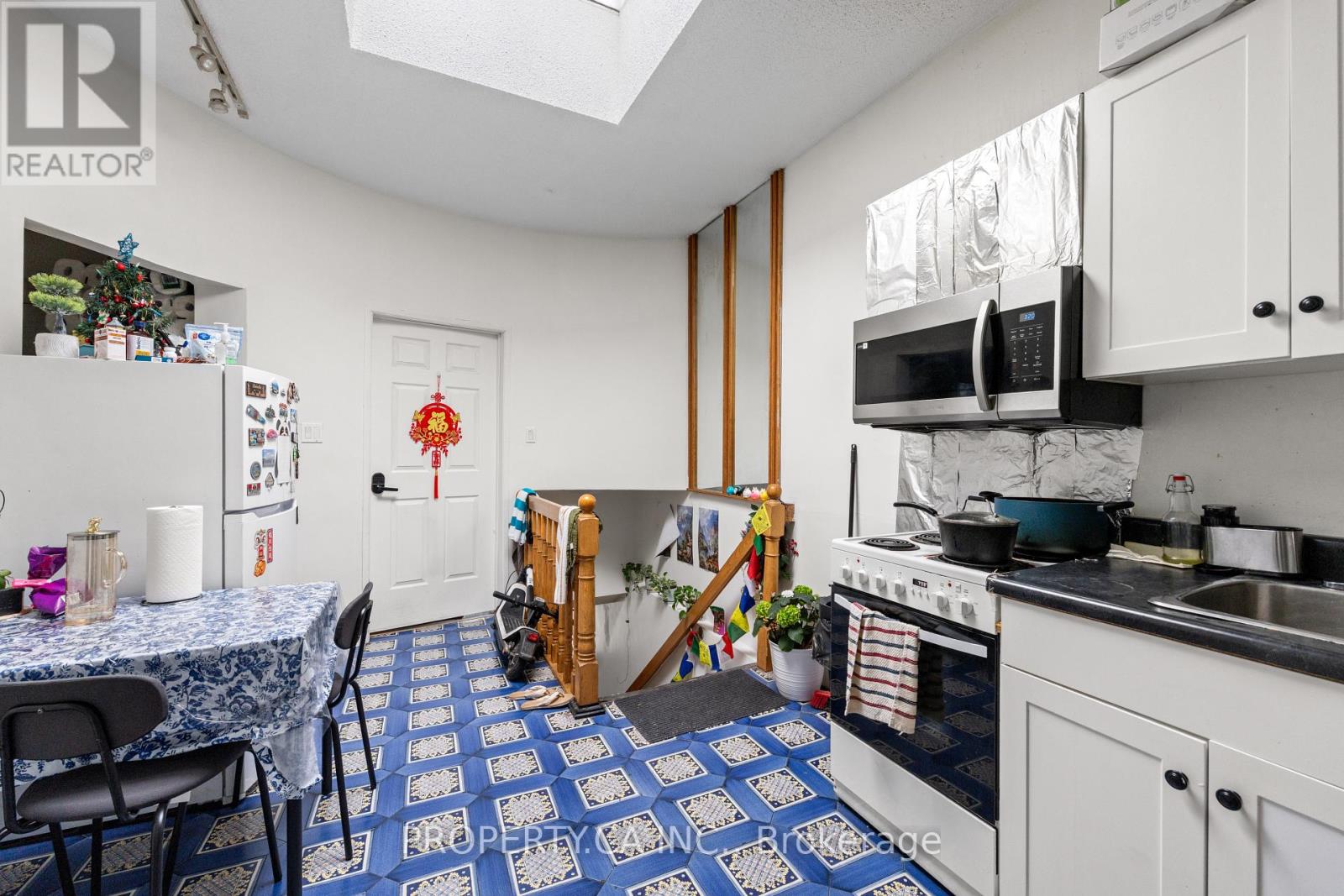 #upper - 1080 Dovercourt Road Property Photo 4