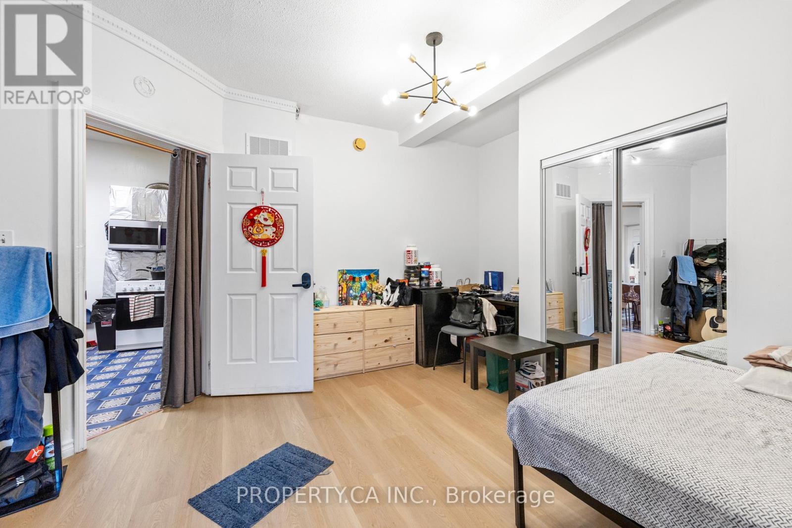 #upper - 1080 Dovercourt Road Property Photo 9