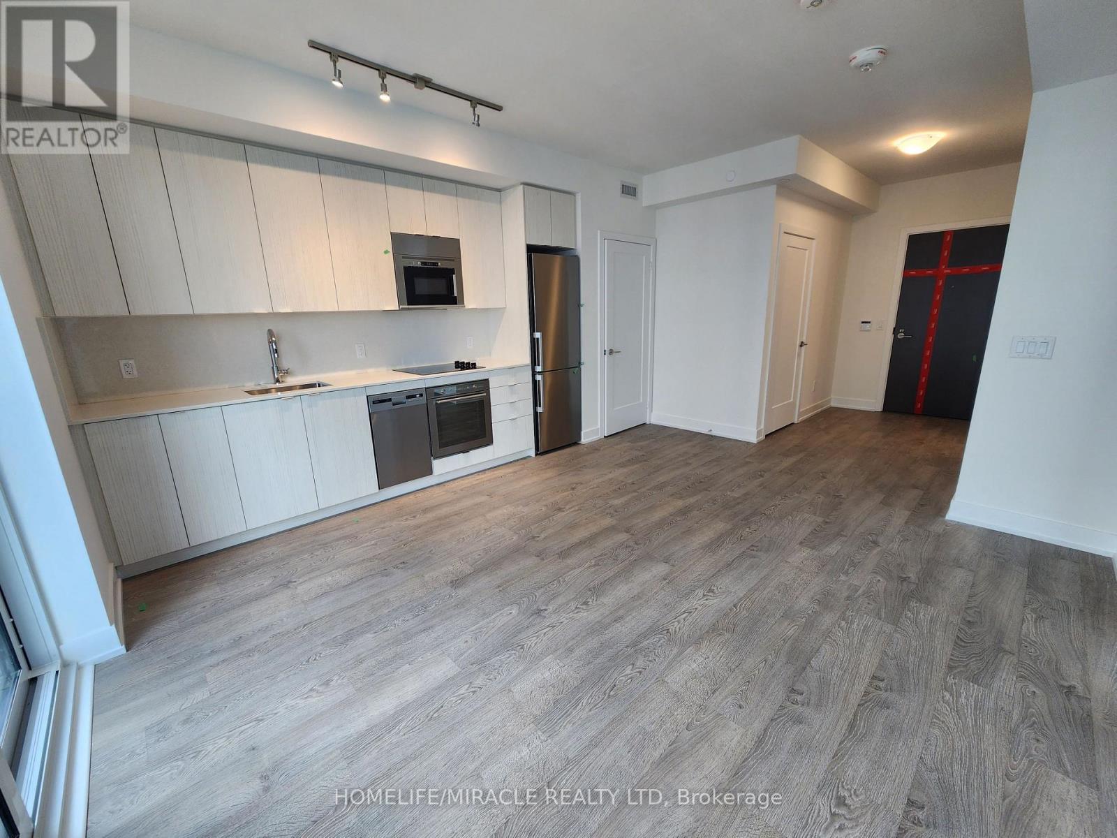 3230 - 5 Mabelle Avenue Property Photo 26