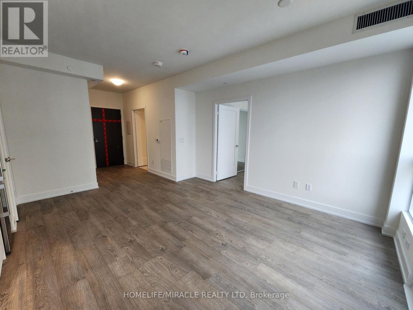3230 - 5 Mabelle Avenue Property Photo 27