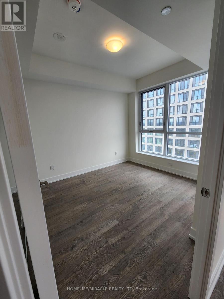 3230 - 5 Mabelle Avenue Property Photo 28