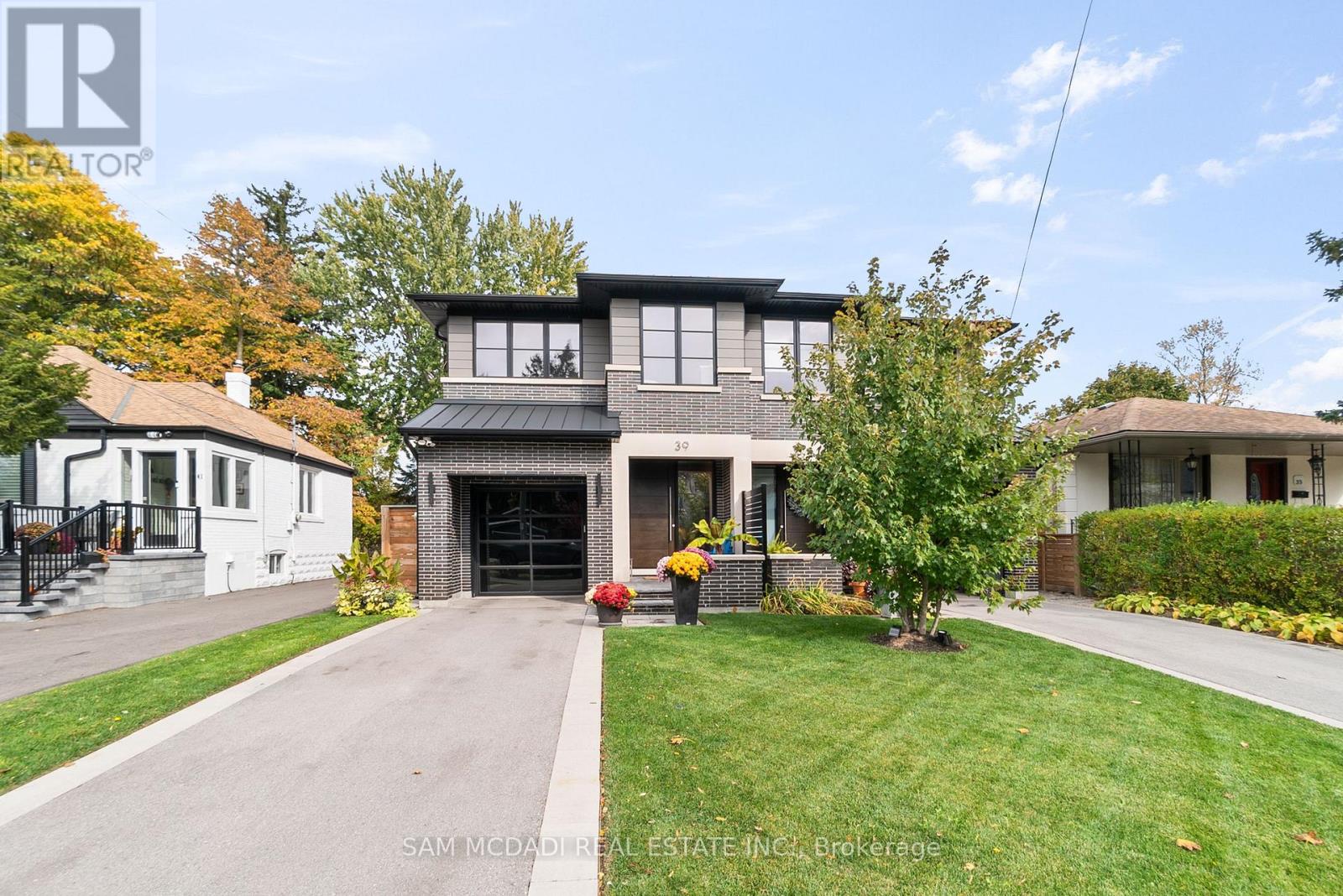 39 OAKWOOD AVENUE N Property Photo 1