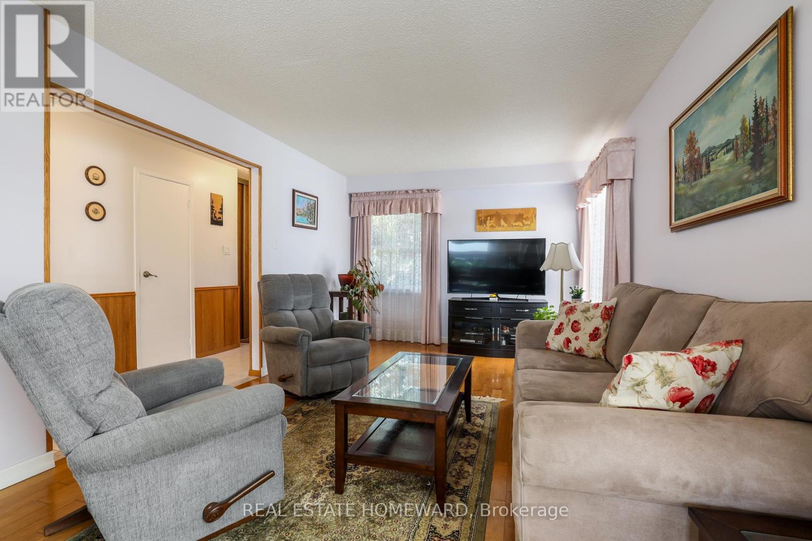 6399 Colebrook Crescent Property Photo 7