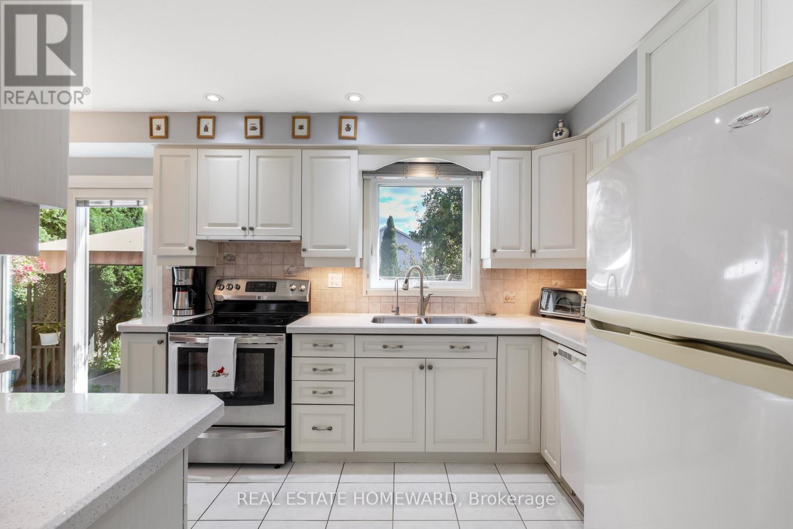 6399 Colebrook Crescent Property Photo 12