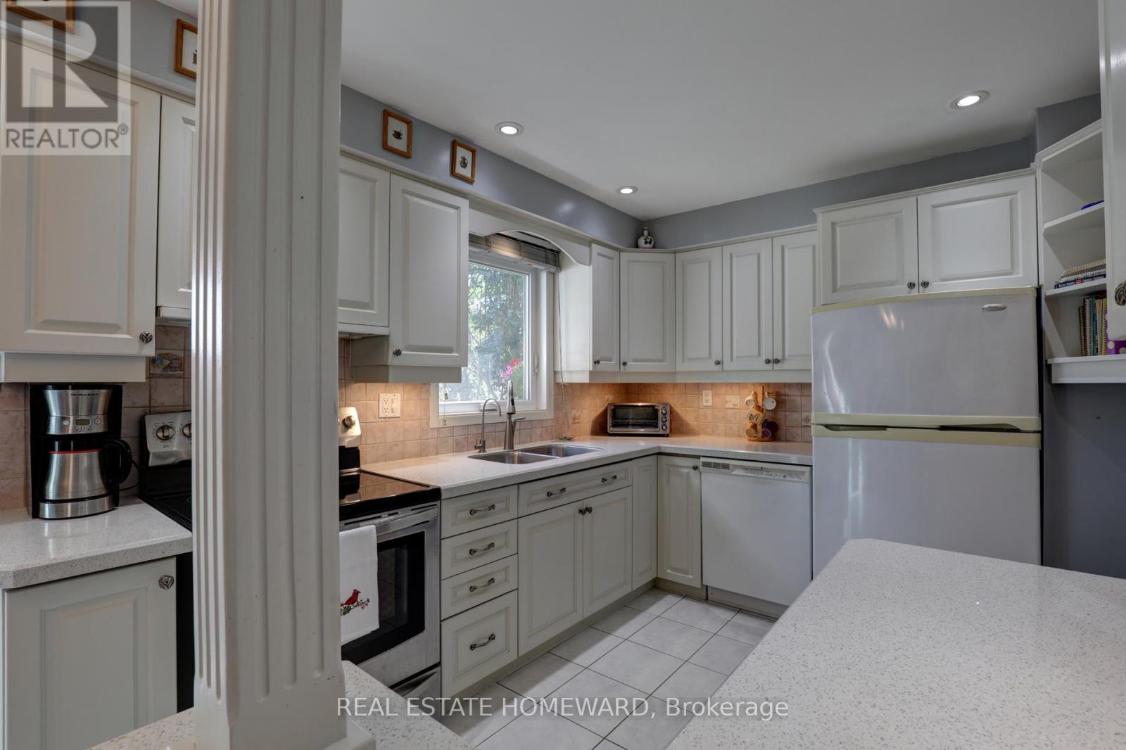 6399 Colebrook Crescent Property Photo 17