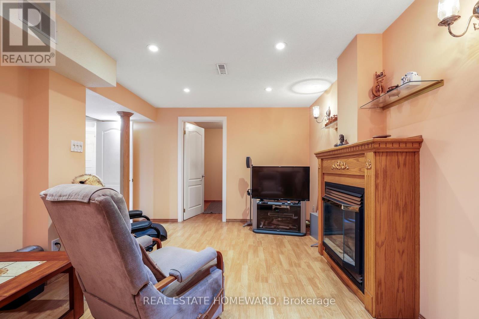 6399 Colebrook Crescent Property Photo 32