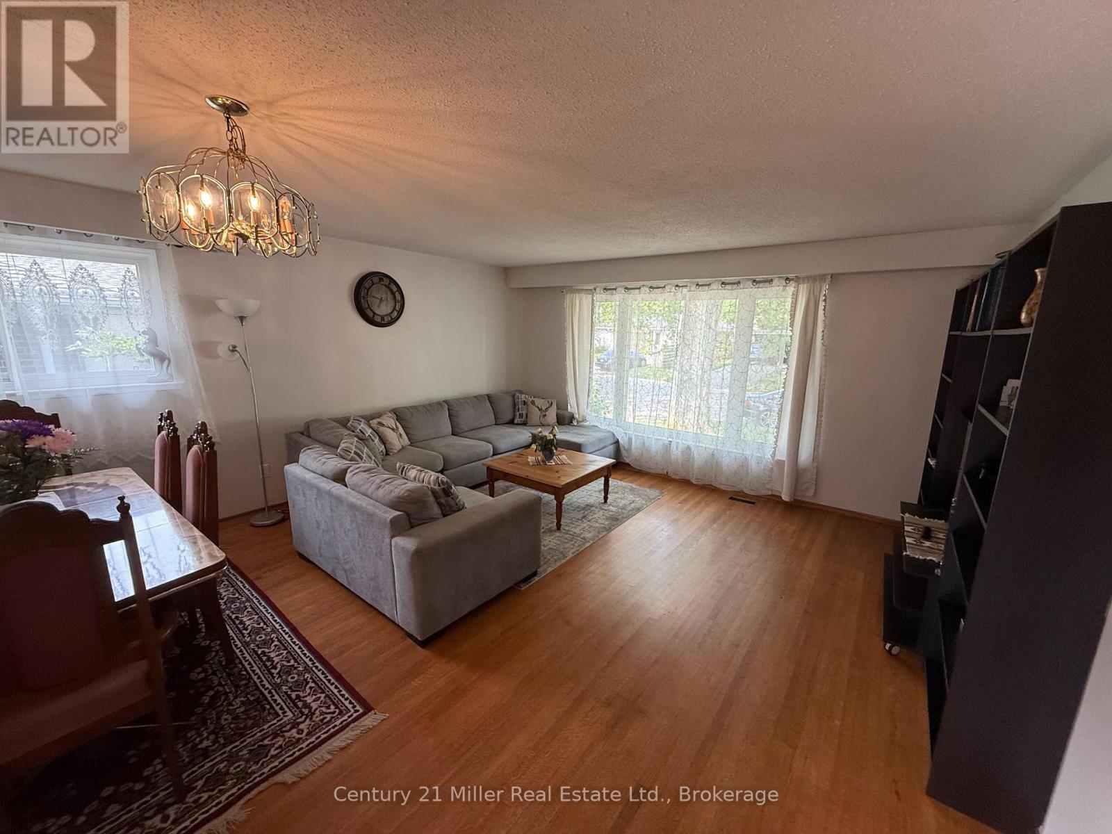 Upper - 35 Melville Crescent Property Photo 5