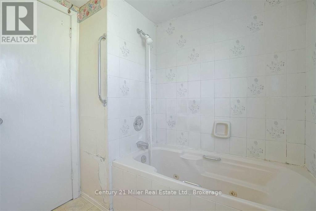 Upper - 35 Melville Crescent Property Photo 12