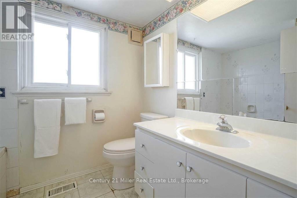 Upper - 35 Melville Crescent Property Photo 13