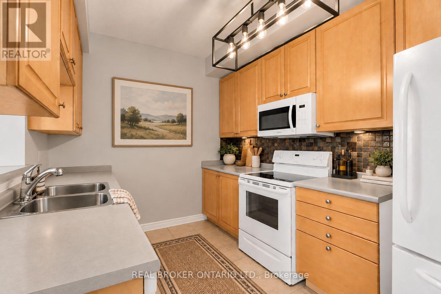 405 - 1 Belvedere Court Property Photo 2