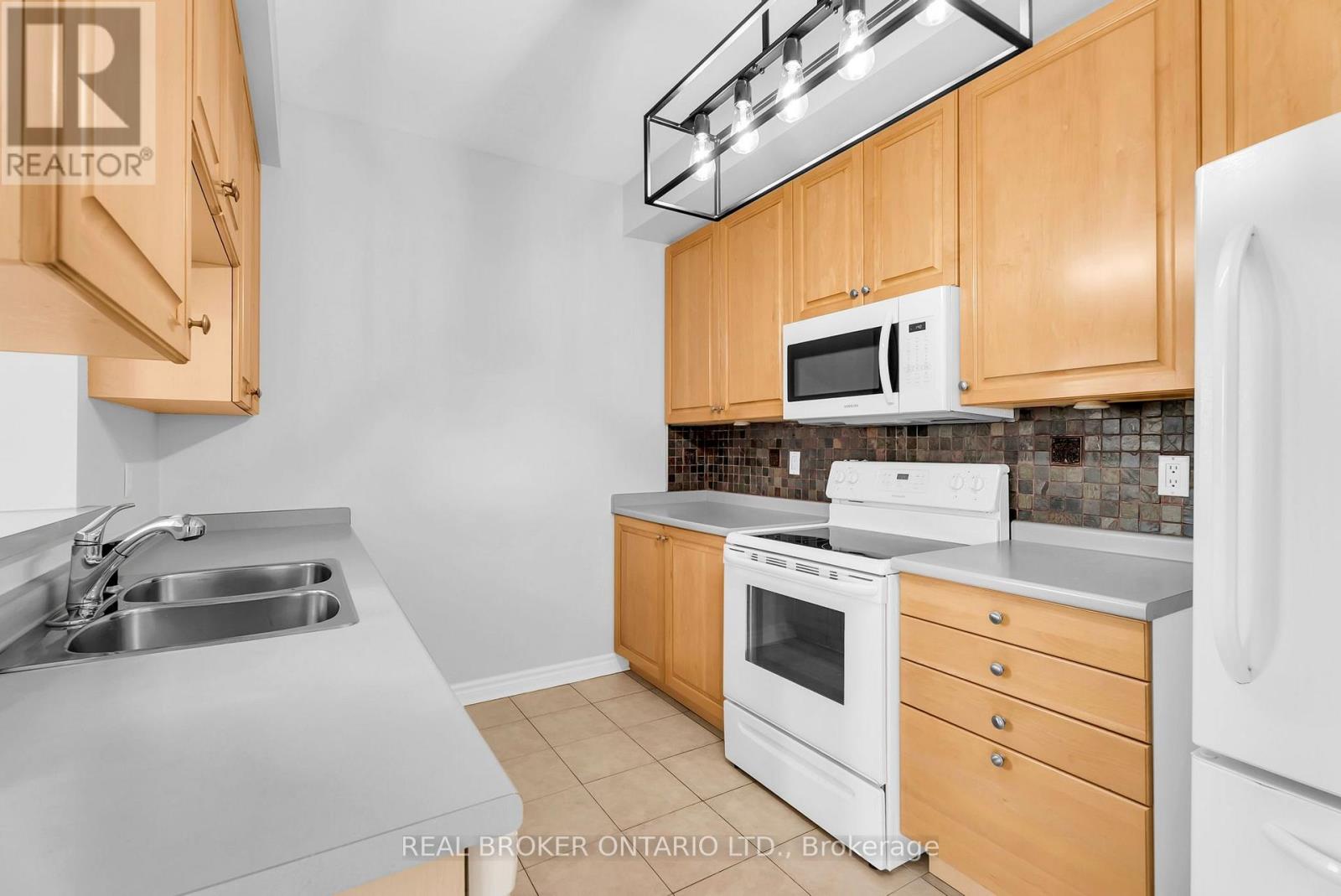 405 - 1 Belvedere Court Property Photo 11