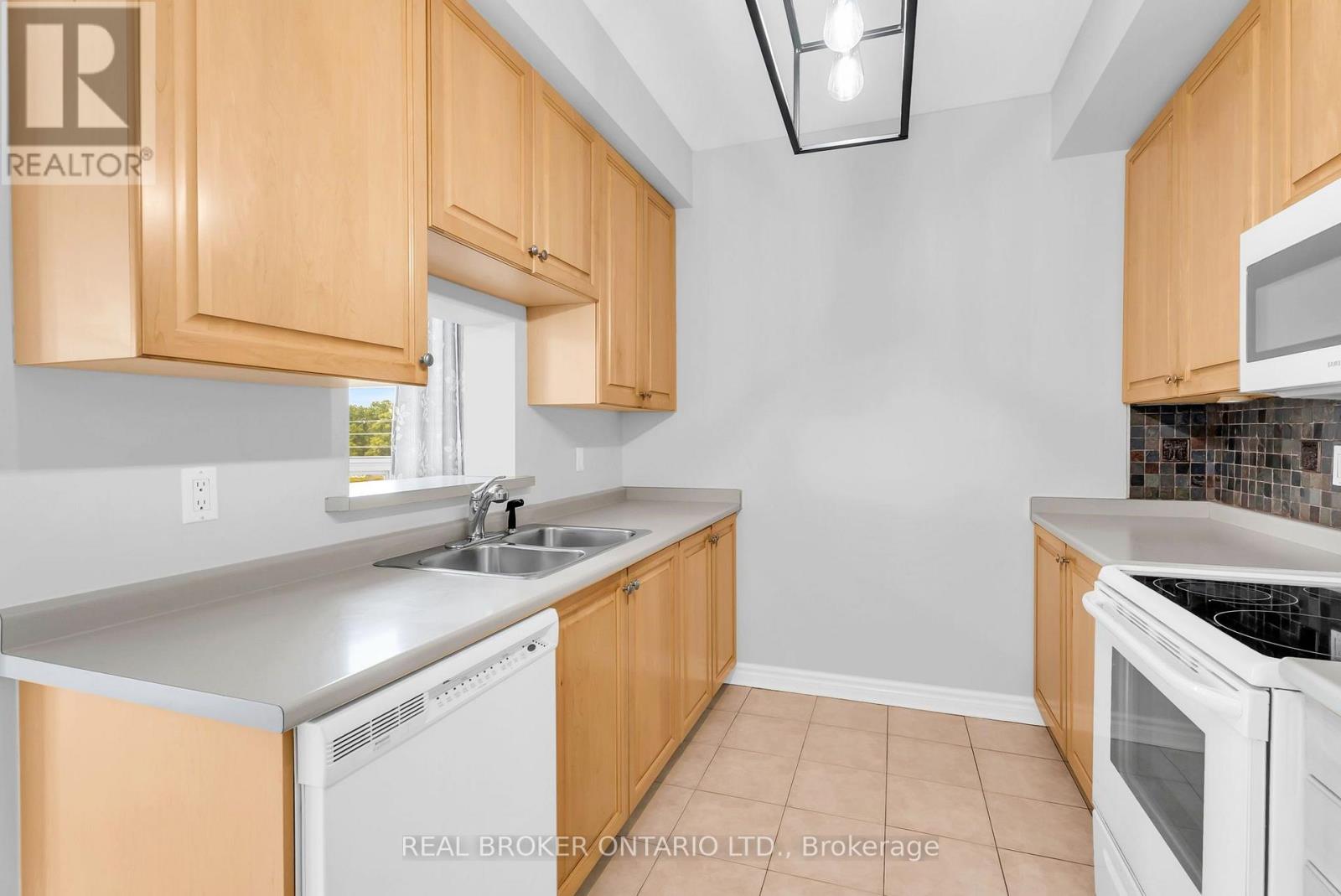 405 - 1 Belvedere Court Property Photo 12