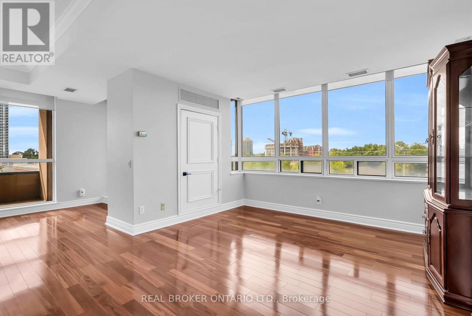 405 - 1 Belvedere Court Property Photo 17