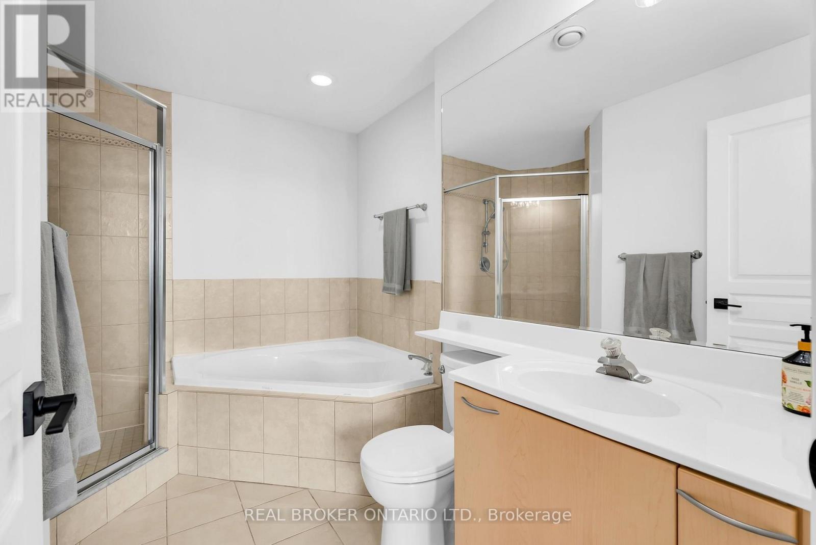 405 - 1 Belvedere Court Property Photo 20