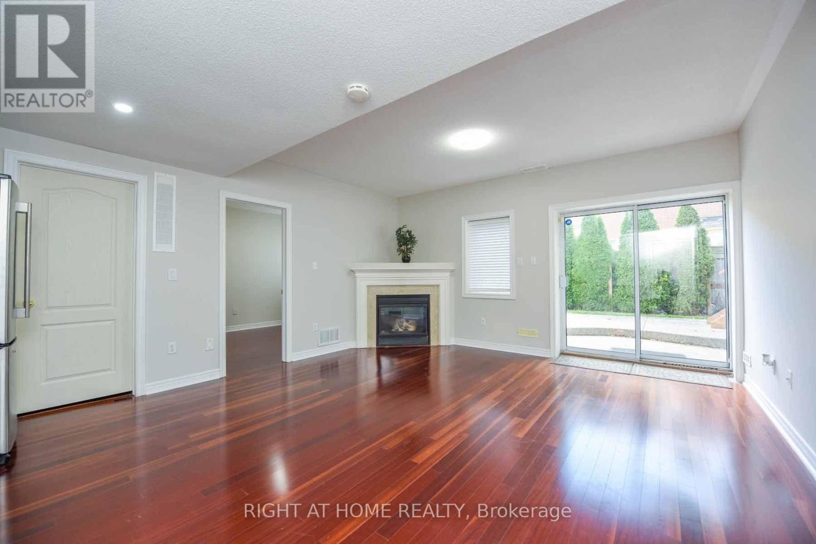 Lower - 2229 Glazebrook Circle Property Photo 2
